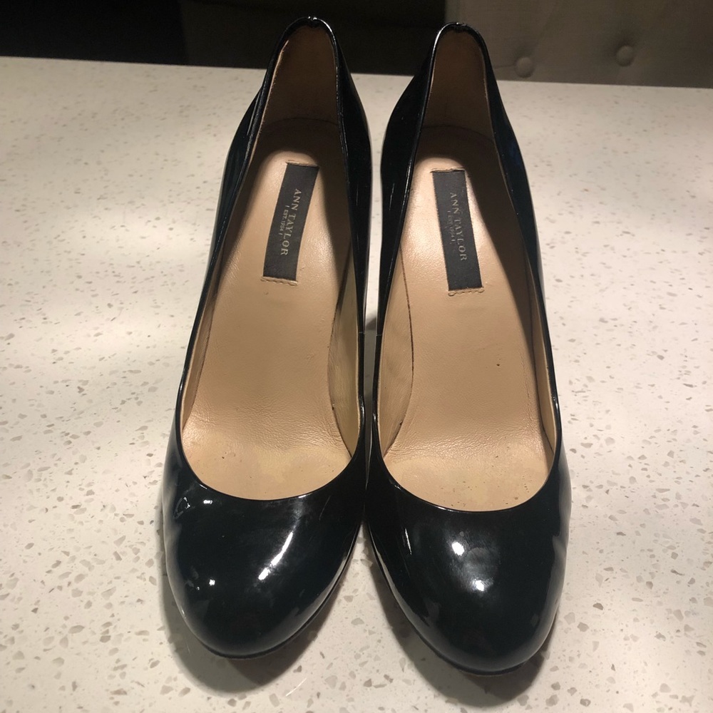 Ann Taylor Black Pumps